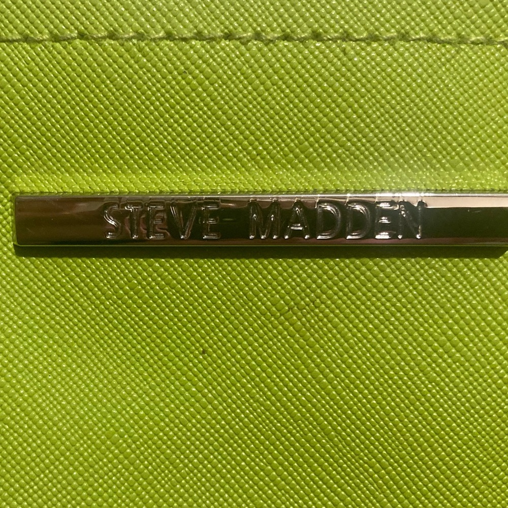 Steve Madden Vibrant Green Crossbody Bag - Picture 6 of 9